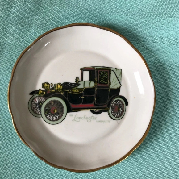 Lot of Four  Vintage Canadian Made Mini Plates - Picture 7 of 11